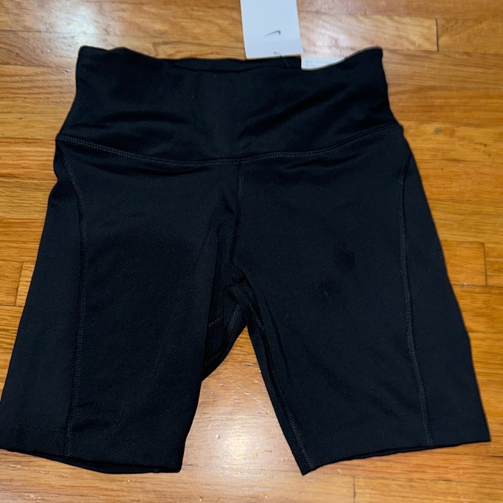 Women’s Nike fast dri-fit tight fit mid rise shorts size XS, NWT